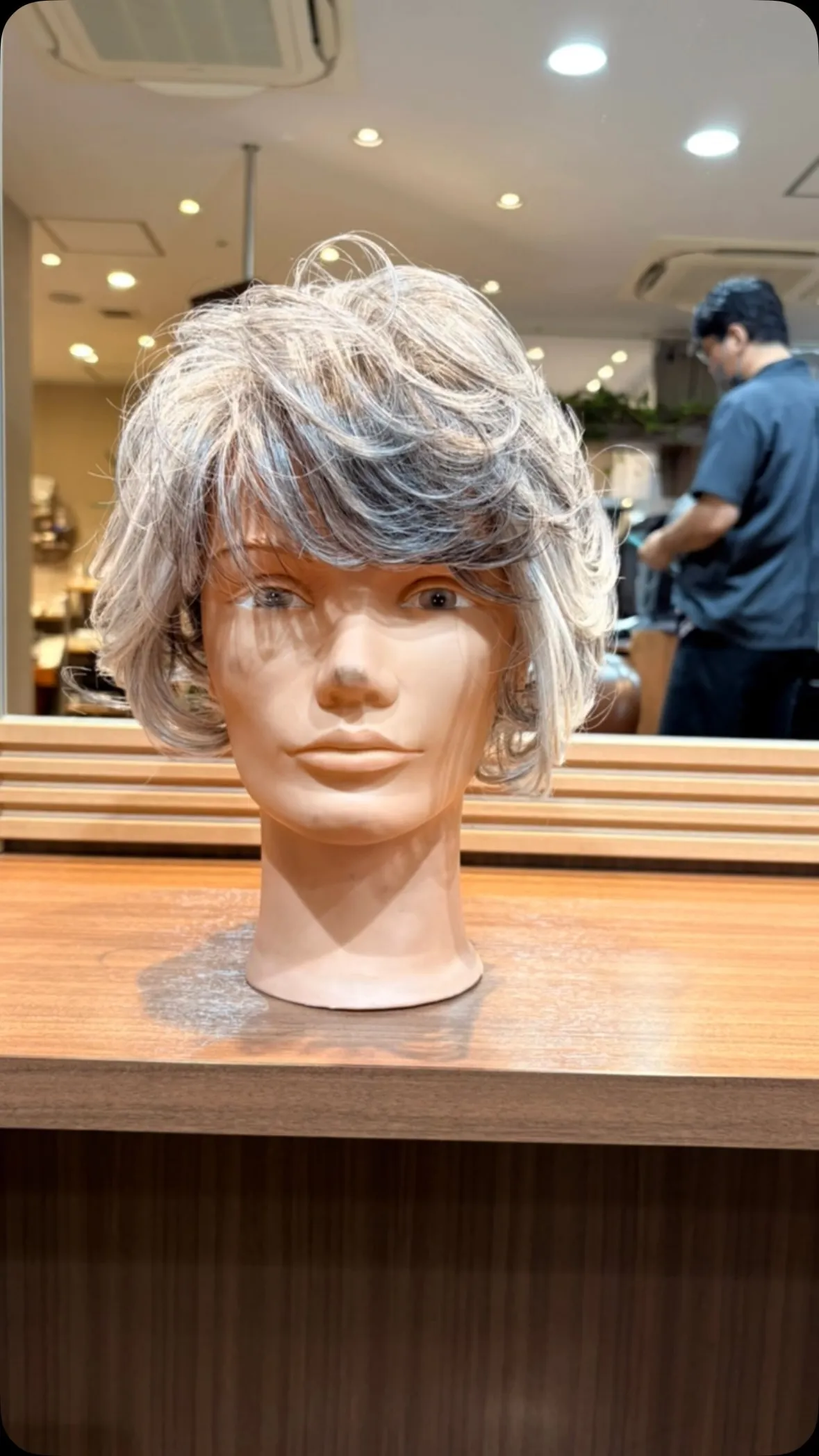 育毛メニューの間にトップピースのカット・シャンプー・セット
